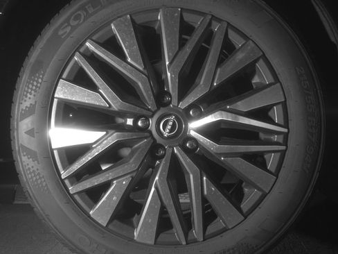 Used 2025 Nissan Altima 2.5 SV FWD image 15