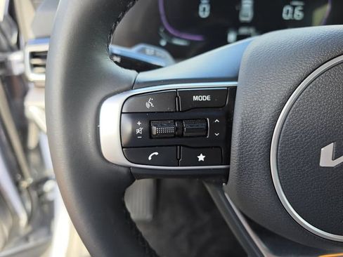 Used 2025 Kia Sportage EX FWD image 37