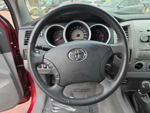 Used 2005 Toyota Tacoma 4x4 Access Cab image 11
