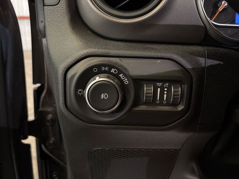 Used 2021 Jeep Wrangler Sport S image 22