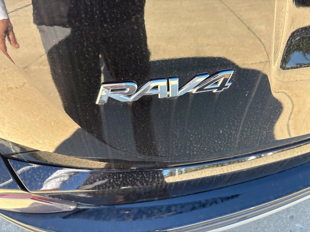 Used 2018 Toyota RAV4 XLE AWD/4WD image 23