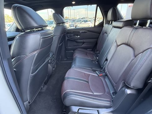 Used 2025 Honda Pilot Black Edition image 8