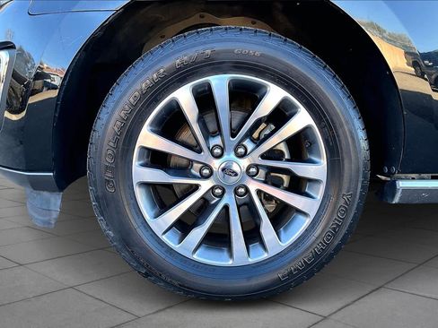 Used 2018 Ford Expedition Limited image 10