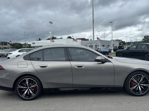 Used 2026 BMW 530i xDrive w/ M Sport Package image 11