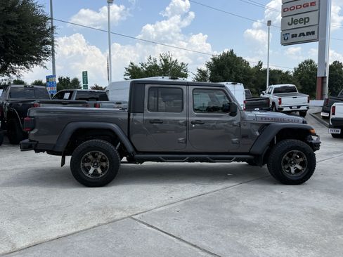 Used 2024 Jeep Gladiator Rubicon w/ Safety Group AWD/4WD image 3