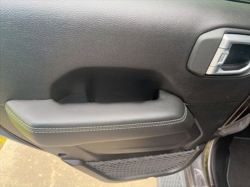 Used 2020 Jeep Wrangler Unlimited Sahara AWD/4WD image 12