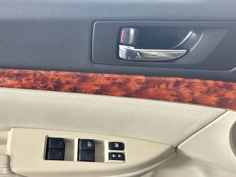 Used 2011 Subaru Outback 2.5i Limited image 20
