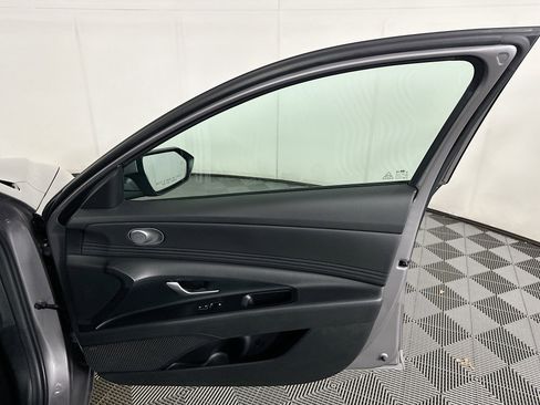 Used 2024 Hyundai Elantra Limited FWD image 32