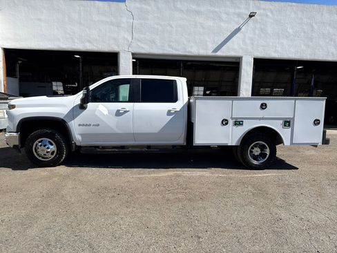 Used 2024 Chevrolet Silverado 3500 LT w/ Convenience Package image 2