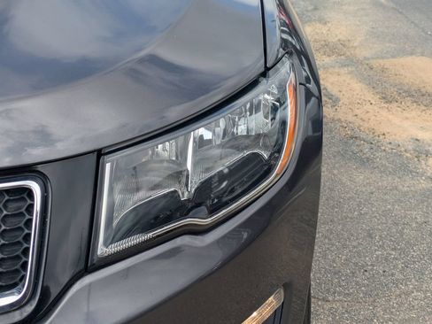 Used 2019 Jeep Compass Latitude w/ Popular Equipment Group FWD image 9