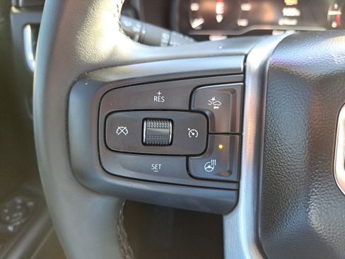 Used 2023 GMC Yukon SLT w/ SLT Premium Package image 18