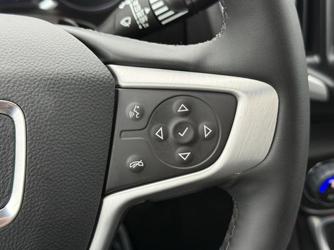 Used 2024 GMC Terrain SLT image 17