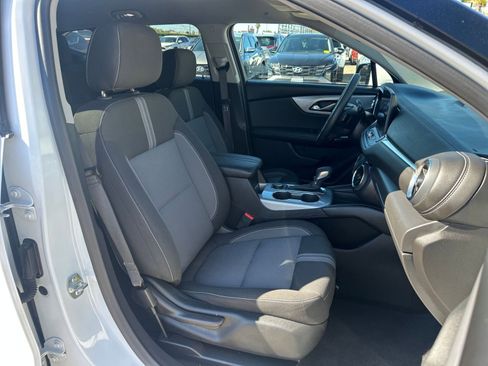 Used 2025 Chevrolet Blazer LT image 36