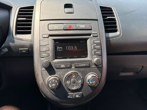 Used 2013 Kia Soul + w/ Audio Pkg FWD image 17