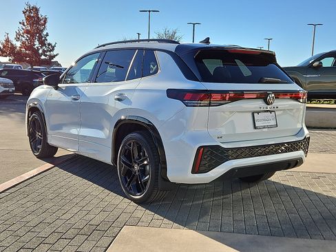 New 2026 Volkswagen Tiguan SE R-Line image 2