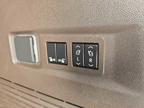 Used 2021 GMC Yukon Denali image 11