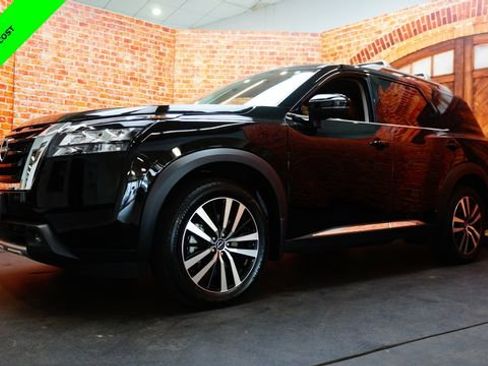Certified 2025 Nissan Pathfinder Platinum w/ Cargo Package AWD/4WD image 3