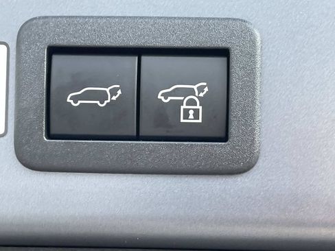 Used 2025 Toyota Corolla Cross XLE w/ Convenience Package FWD image 13