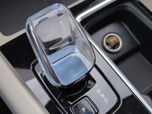 New 2026 Volvo XC60 B5 Ultra w/ Climate Package PRO image 13