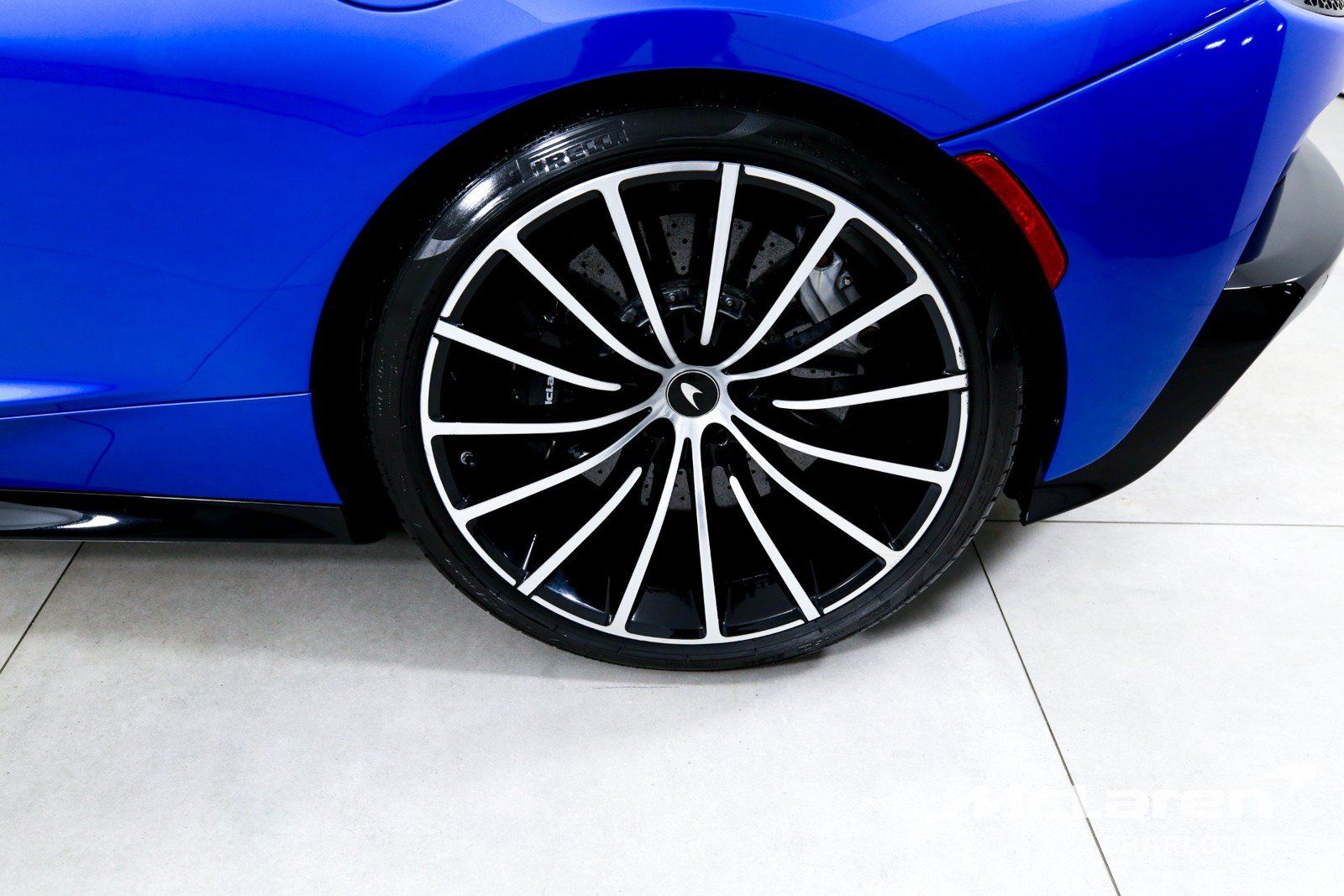 Used 2021 McLaren GT RWD image 27