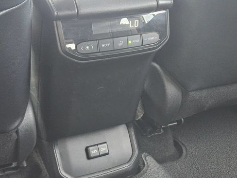 Used 2024 Toyota Highlander XSE FWD image 27