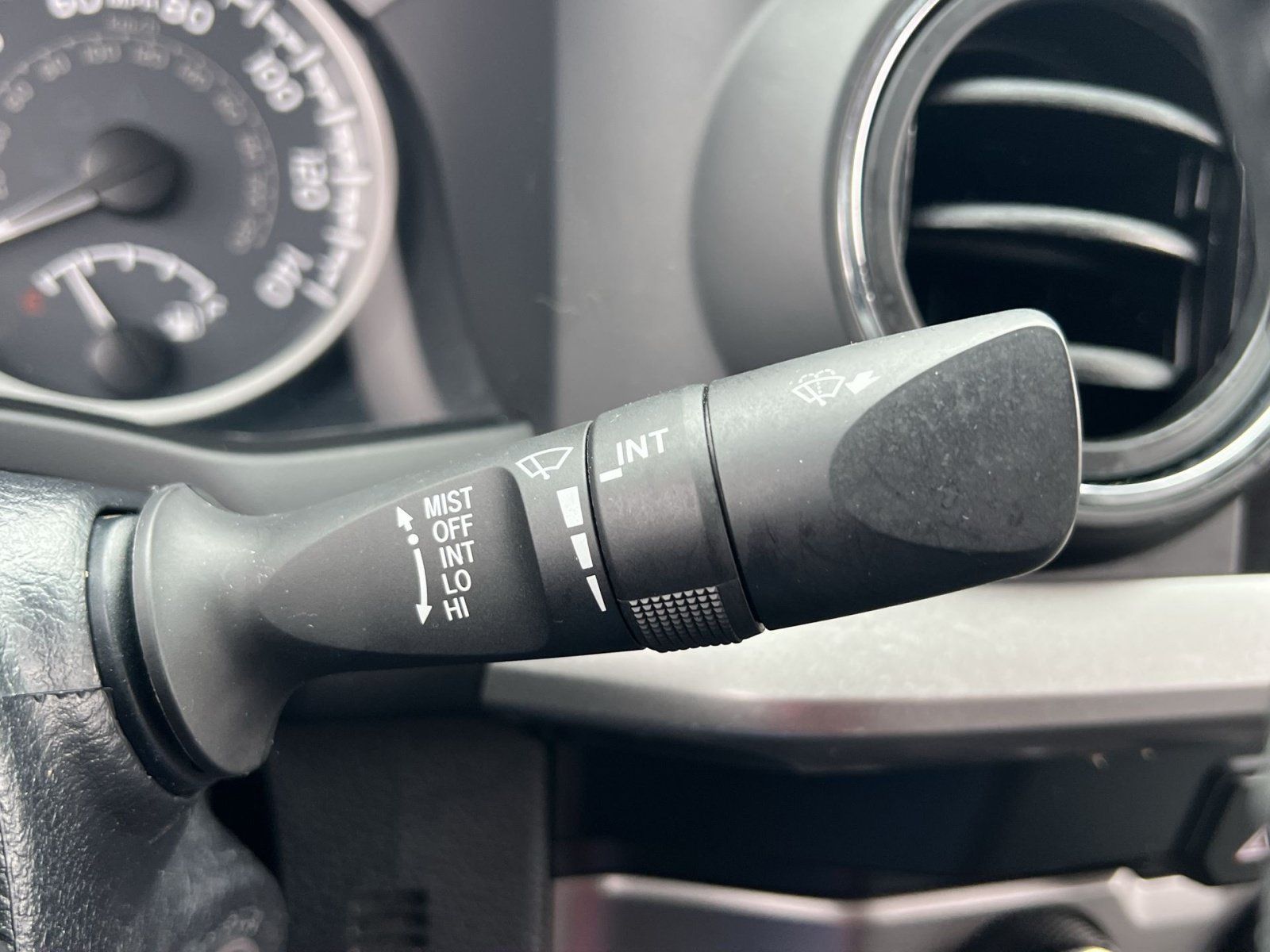 Used 2019 Toyota Tacoma SR5 AWD/4WD image 37