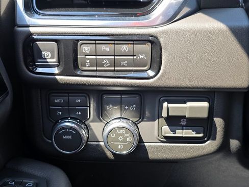 New 2026 GMC Yukon Denali w/ Advanced Technology Package AWD/4WD image 18