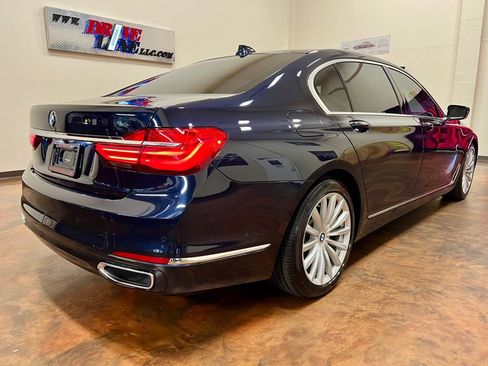 Used 2018 BMW 740i image 9