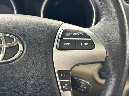 Used 2012 Toyota Highlander Limited image 18