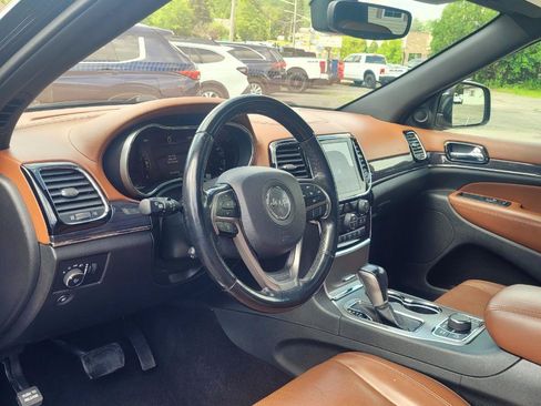 Used 2020 Jeep Grand Cherokee Overland AWD/4WD image 13