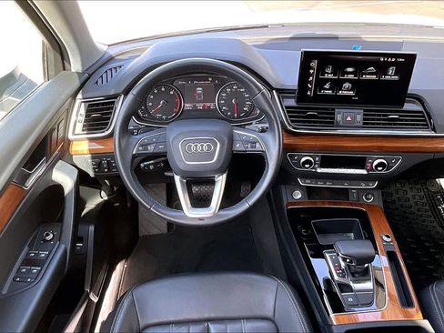 Used 2023 Audi Q5 Premium w/ Convenience Package image 6