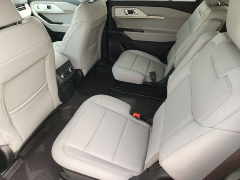 New 2026 Ford Explorer Active RWD image 25