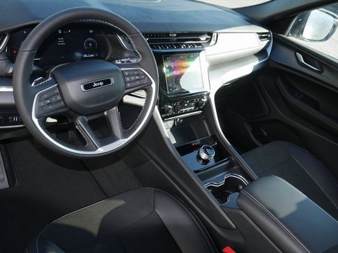 New 2025 Jeep Grand Cherokee L Altitude image 16