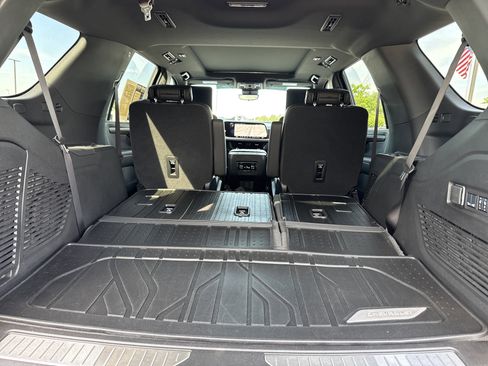 Used 2025 Chevrolet Tahoe High Country AWD/4WD image 38