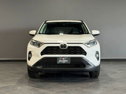 Used 2019 Toyota RAV4 XLE AWD/4WD image 2