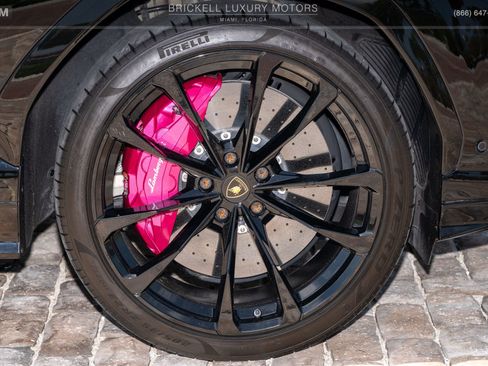 Used 2022 Lamborghini Urus AWD/4WD image 42