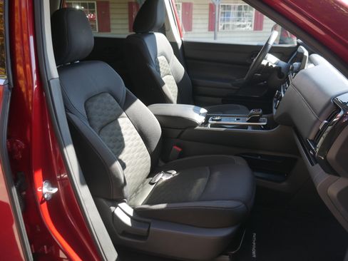 Certified 2024 Nissan Pathfinder SV image 23