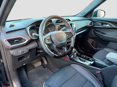 Used 2023 Chevrolet TrailBlazer RS w/ Convenience Package image 9
