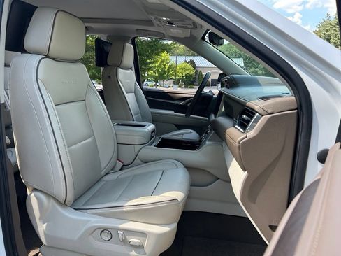 Used 2021 GMC Yukon XL Denali w/ Denali Premium Package AWD/4WD image 55