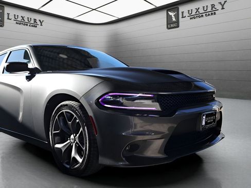 Used 2019 Dodge Charger R/T image 11