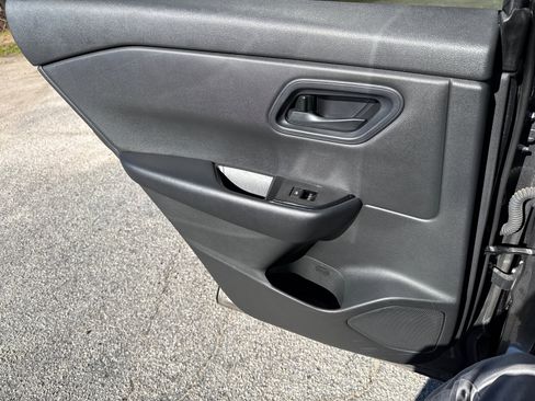 Used 2024 Nissan Rogue S image 12