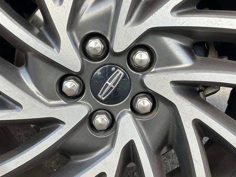 Used 2020 Lincoln Nautilus Reserve FWD image 13
