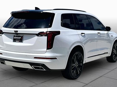 Used 2025 Cadillac XT6 Premium Luxury FWD image 12