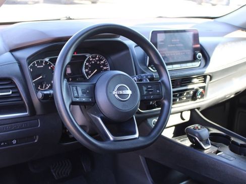 Used 2023 Nissan Rogue S image 17