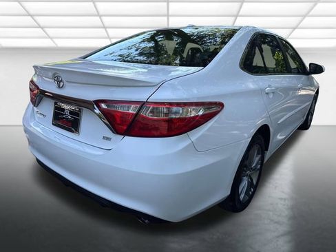 Used 2016 Toyota Camry SE w/ Moonroof Package FWD image 6