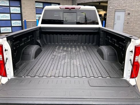 Used 2023 Chevrolet Silverado 2500 High Country w/ Z71 Off-Road Package AWD/4WD image 4