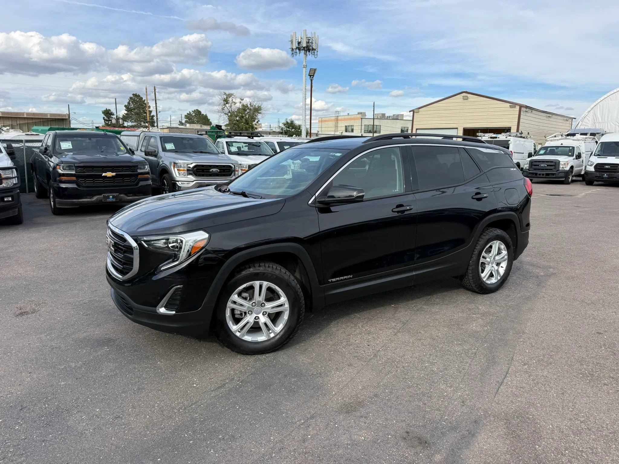 Used 2018 GMC Terrain SLE w/ Driver Convenience Package AWD/4WD image 2