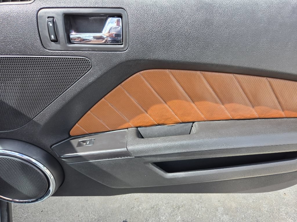 Used 2010 Ford Mustang Convertible RWD image 25
