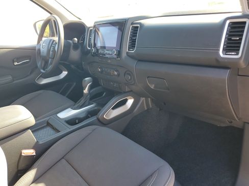 Certified 2024 Nissan Frontier SV image 17