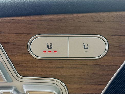 Used 2024 Mercedes-Benz GLE 350 4MATIC w/ Driver Assistance Package image 20